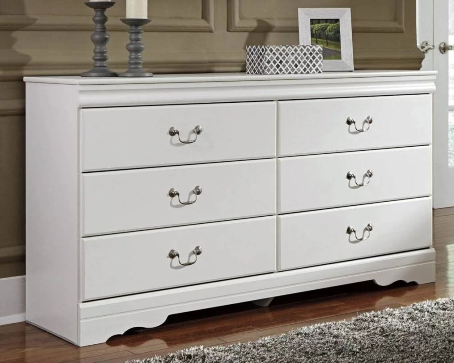 Signature Design by Ashley Huey Vineyard 6-Drawer Dresser in Classic Black Finish