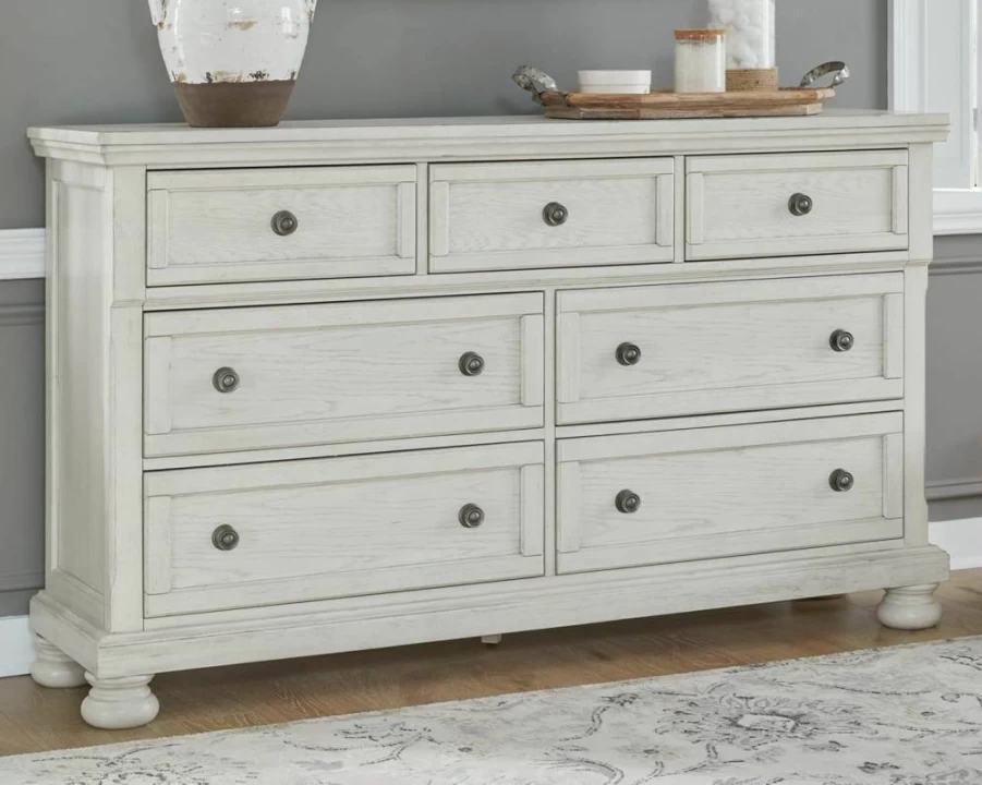 Signature Design by Ashley Flynnter 7-Drawer Tobacco Brown Dresser with Dovetail Construction - Traditional Solid Wood Chest of Drawers