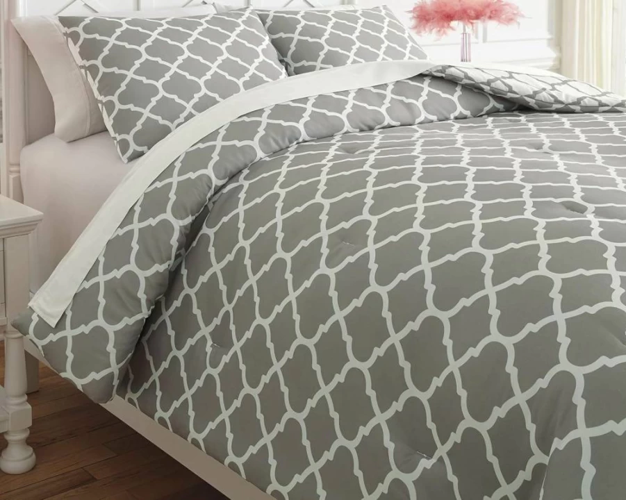 Signature Design by Ashley Reversible Geometric Comforter Set with Pillow Shams - Modern Gray & White Bedding