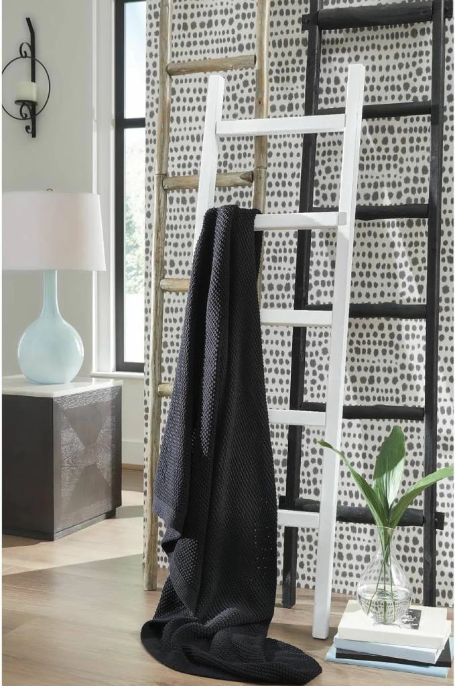 Signature Design by Ashley Gayelery Modern Knit Throw Blanket - Soft Machine Washable Black Accent Decor for Living Room, Bedroom