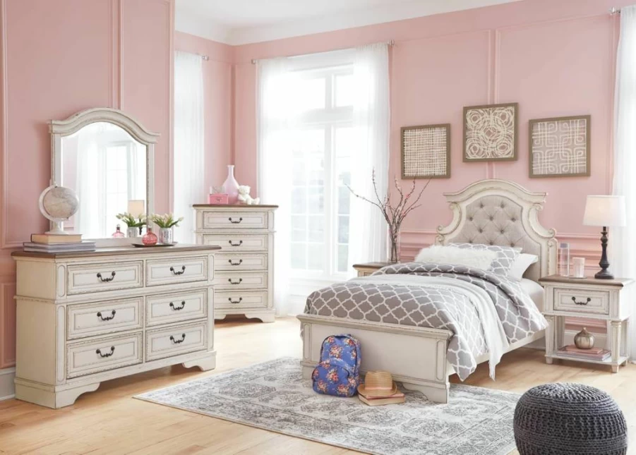 Signature Design by Ashley Realyn 5-Drawer Vintage White Chest Dresser for Bedroom Storage